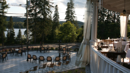 Forfait pour une nuitée, occupation double incluant un souper table d’hôte 6 services pour 2 personnes.